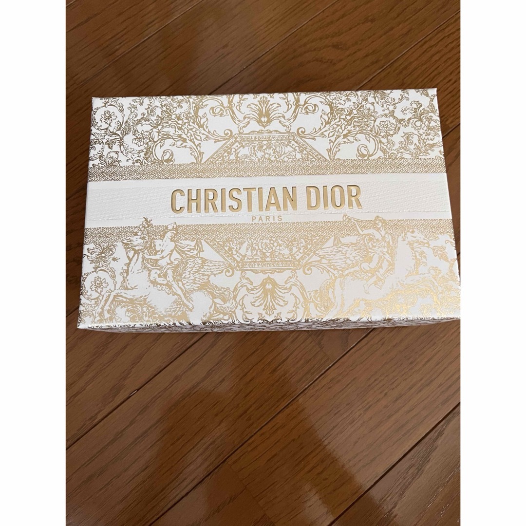 Christian Dior(クリスチャンディオール)のDIOR クリスマス　箱 インテリア/住まい/日用品のインテリア小物(その他)の商品写真