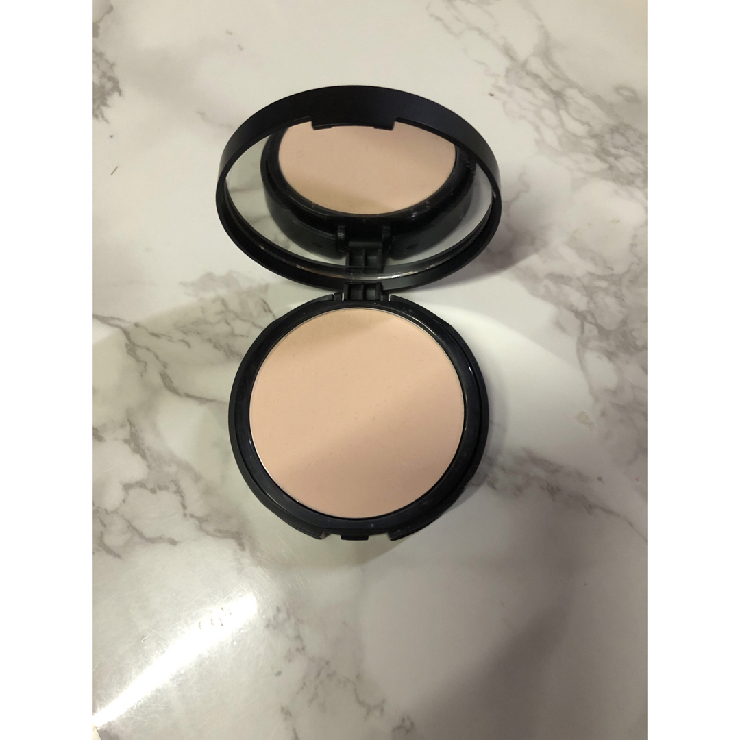 bareMinerals(ベアミネラル)のベアミネラル  ベアプロ16HRパウダーファンデーション コスメ/美容のベースメイク/化粧品(ファンデーション)の商品写真