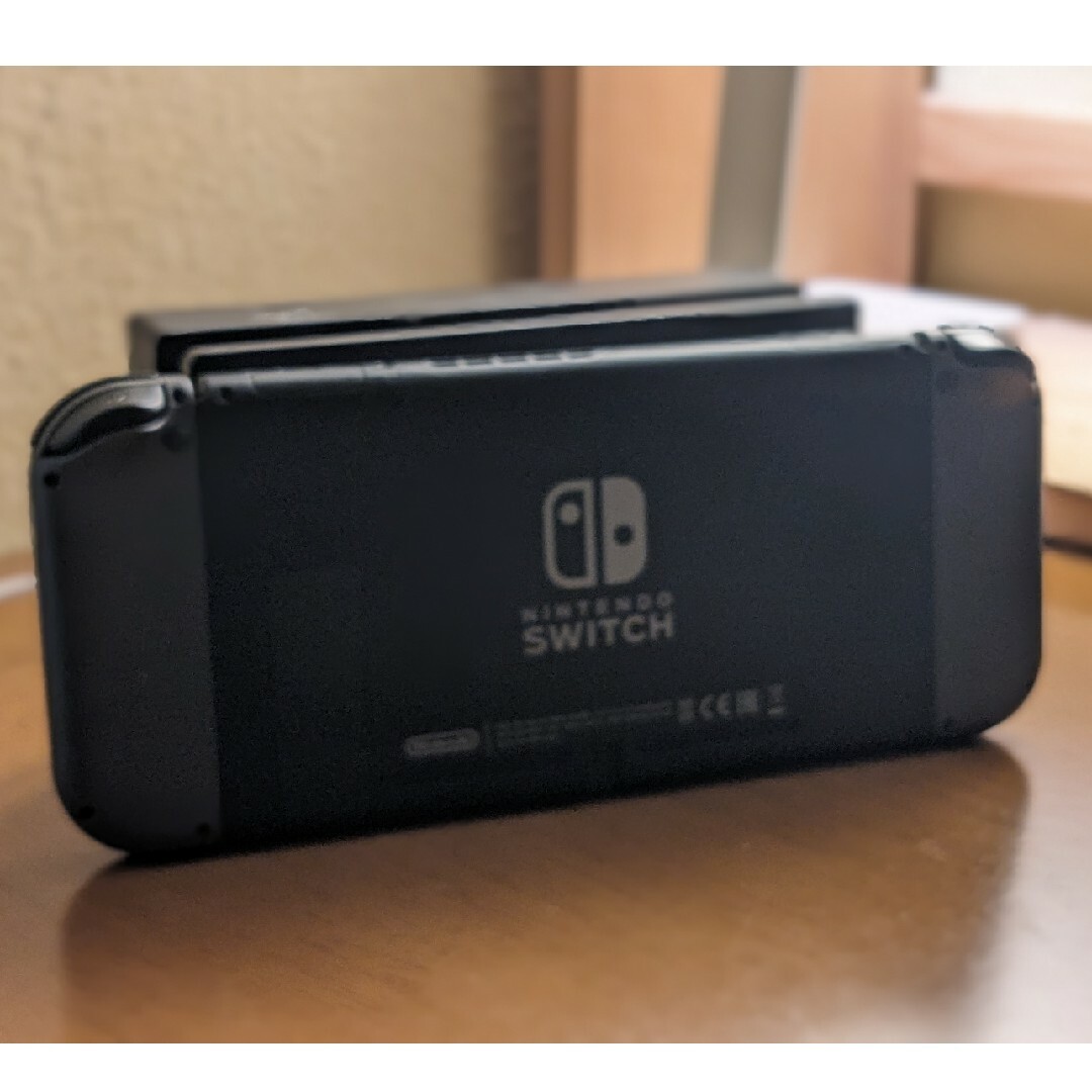 Nintendo Switch(ニンテンドースイッチ)のNintendo Switch　グレー　本体、付属品 エンタメ/ホビーのゲームソフト/ゲーム機本体(携帯用ゲーム機本体)の商品写真