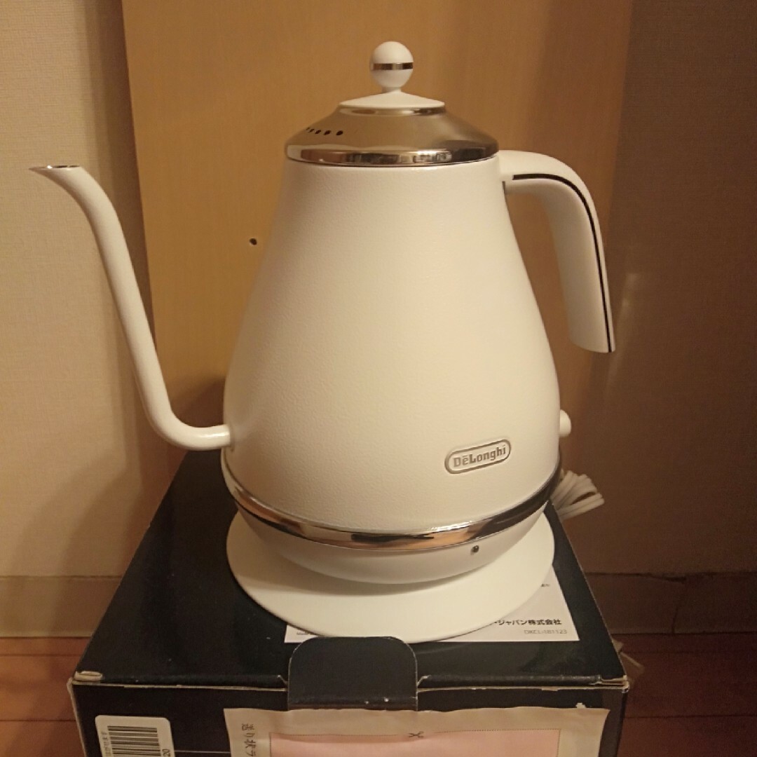 DeLonghi(デロンギ)のDeLonghi アイコナ 電気カフェケトル KBOE1220J-W スマホ/家電/カメラの生活家電(電気ケトル)の商品写真