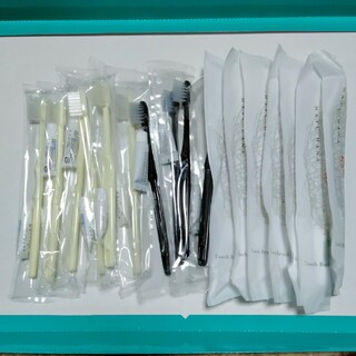 新品　歯磨きペースト付き　使い捨て歯ブラシ　17本(歯ブラシ/歯みがき用品)