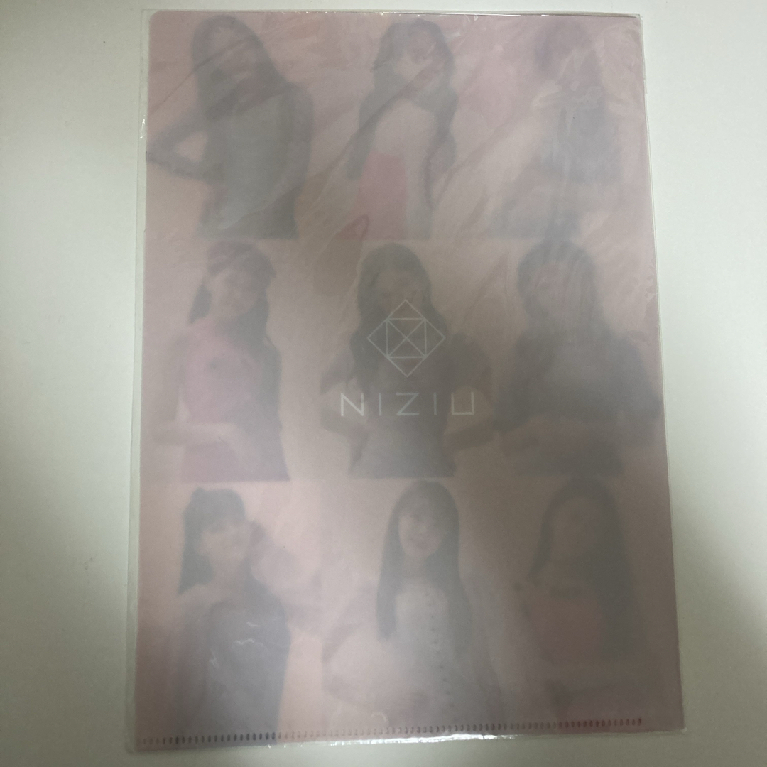 NiziU(ニジュー)のNiziU ファイル　ローソン限定　非売品 エンタメ/ホビーのCD(K-POP/アジア)の商品写真