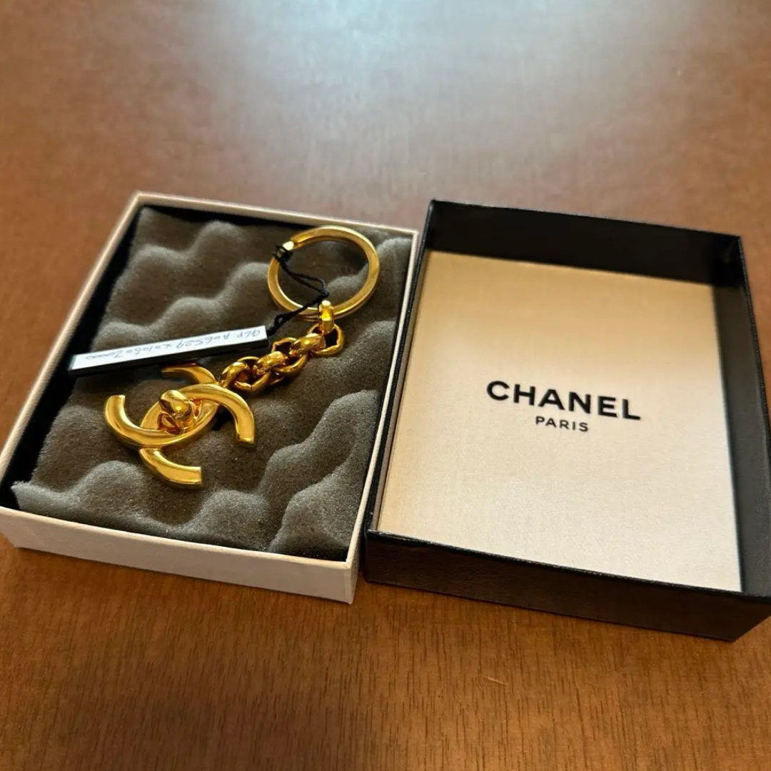 CHANEL(シャネル)のシャネル キーホルダー 96P レディース CHANEL レディースのアクセサリー(チャーム)の商品写真