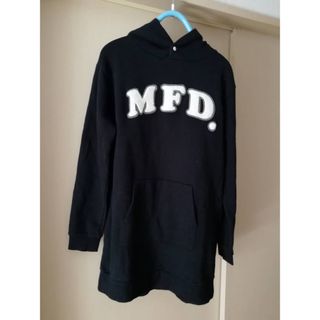 ミルクフェド(MILKFED.)の美品　ロゴパーカー　MILKFED スウェット(トレーナー/スウェット)