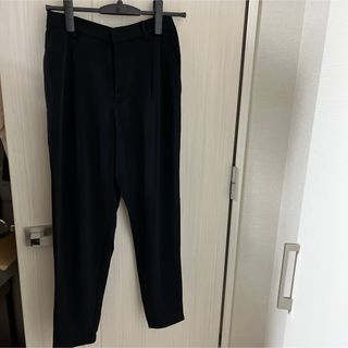 ユニクロ(UNIQLO)のユニクロ　黒　パンツ(カジュアルパンツ)