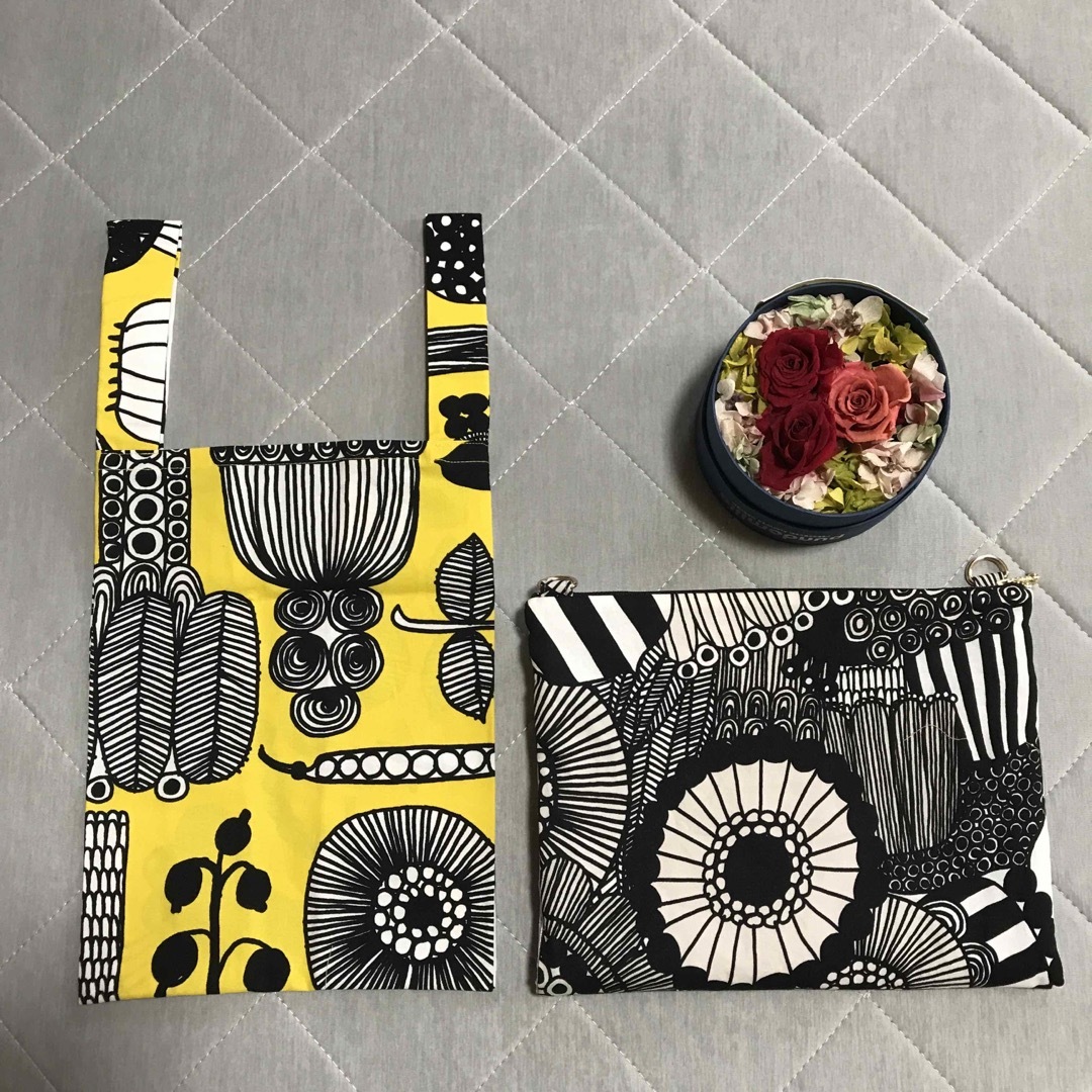 marimekko(マリメッコ)のマリメッコ    生地　ハンドメイド　プータルフリンパルハート　コンビニバック レディースのバッグ(エコバッグ)の商品写真