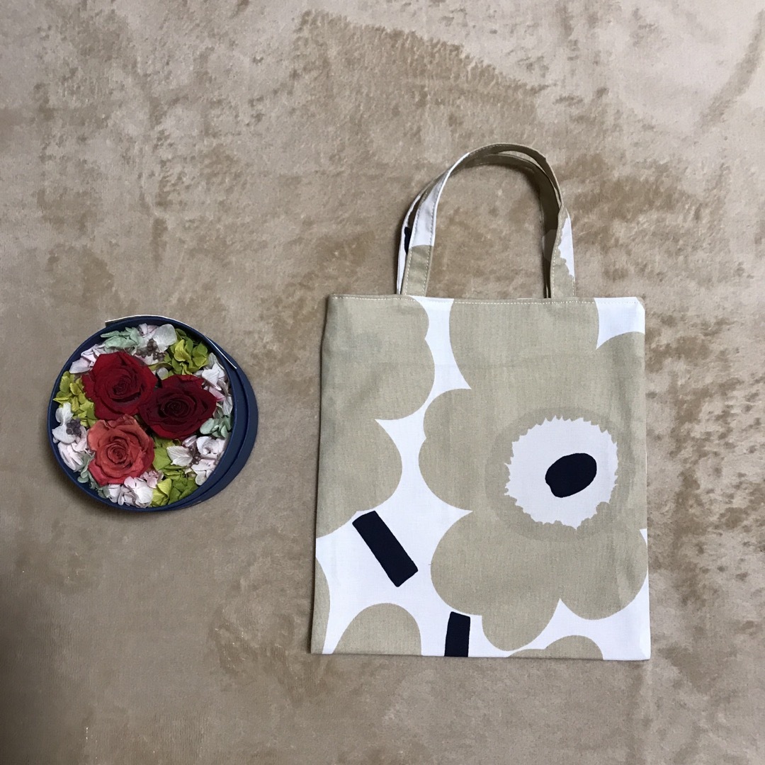 marimekko(マリメッコ)のマリメッコ    生地　ハンドメイド　ピエニウニッコ　ミニトートバック レディースのバッグ(トートバッグ)の商品写真