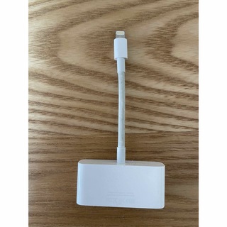 アップル(Apple)のApple純正　Lightning-VGAアダプタ(映像用ケーブル)