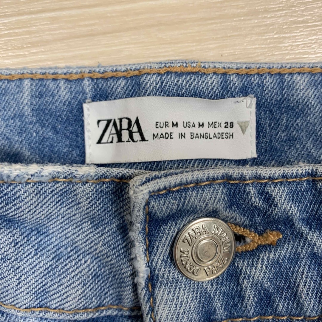 ZARA(ザラ)の骨格ストレート　ZARA  デニムフロントスリットスカート　 レディースのスカート(ひざ丈スカート)の商品写真