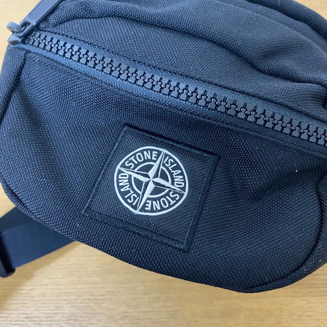 STONE ISLAND(ストーンアイランド)の美品 ストーンアイランド ボディバッグ チェストバッグ 黒 ◆ロンハーマン メンズのバッグ(ボディーバッグ)の商品写真