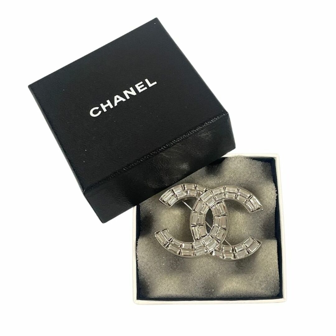 CHANEL シャネル 01P ココマーク ブローチ シルバー 正規品 / 31981 CHANEL シャネル 01P ココマーク ブローチ シルバー 正規品 / 31981