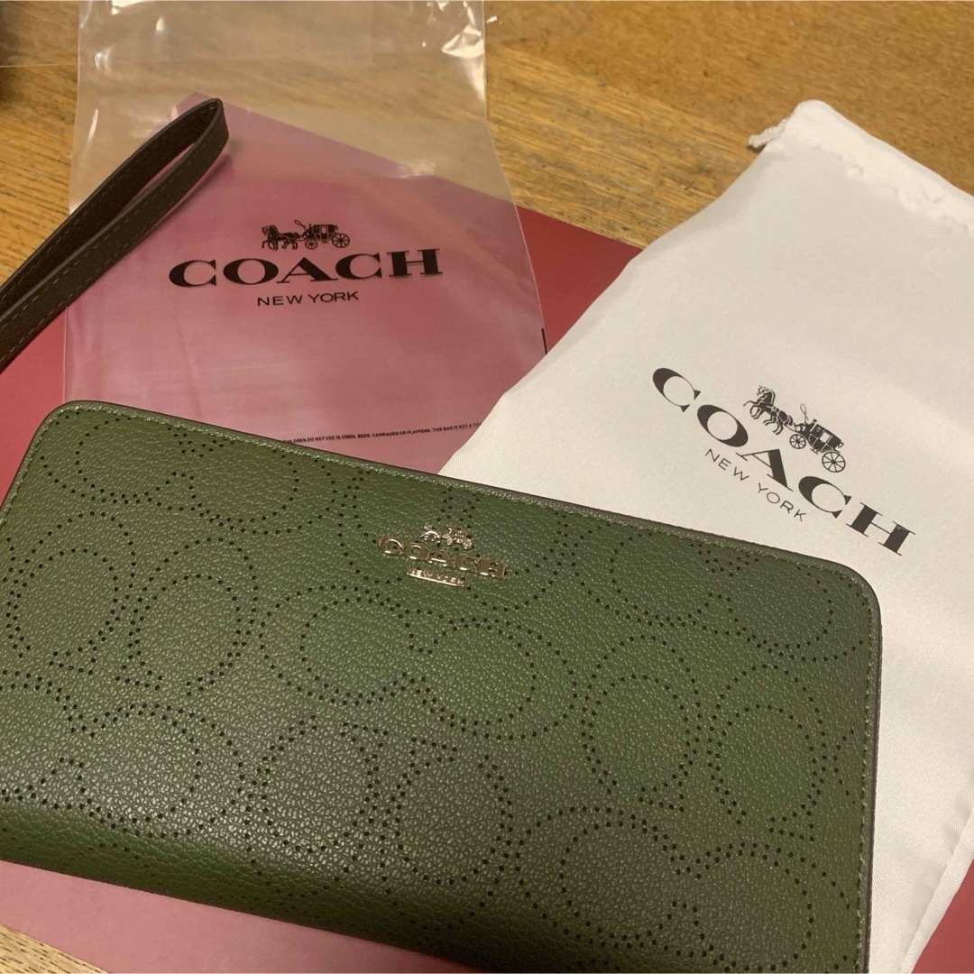 COACH(コーチ)の新品未使用　コーチシグネチャー柄　長財布 レディースのファッション小物(財布)の商品写真