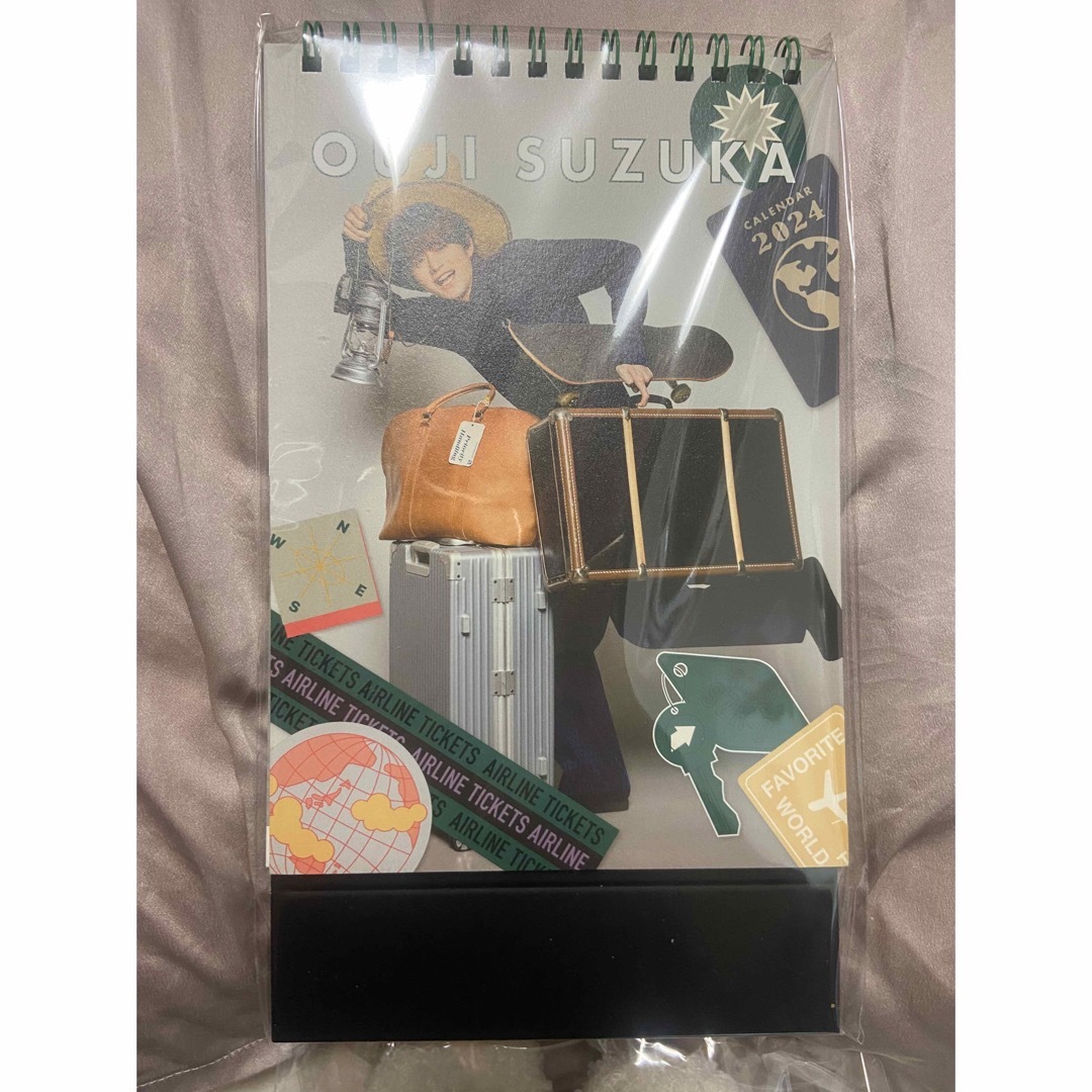 鈴鹿央士　2024 カレンダー エンタメ/ホビーのタレントグッズ(男性タレント)の商品写真