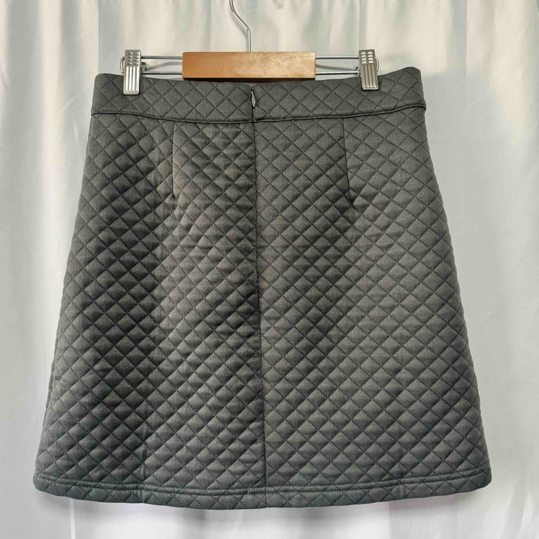 coca(コカ)のcoca キルティングミニスカート Mサイズ グレー レディースのスカート(ミニスカート)の商品写真