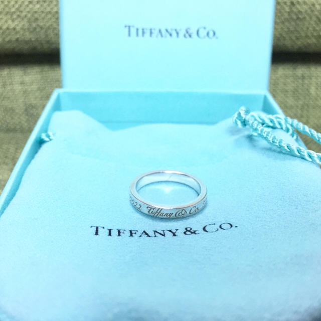 Tiffany & Co.(ティファニー)のTiffany & Co. ティファニー リング ノーツ ナローバンド アドレス レディースのアクセサリー(リング(指輪))の商品写真