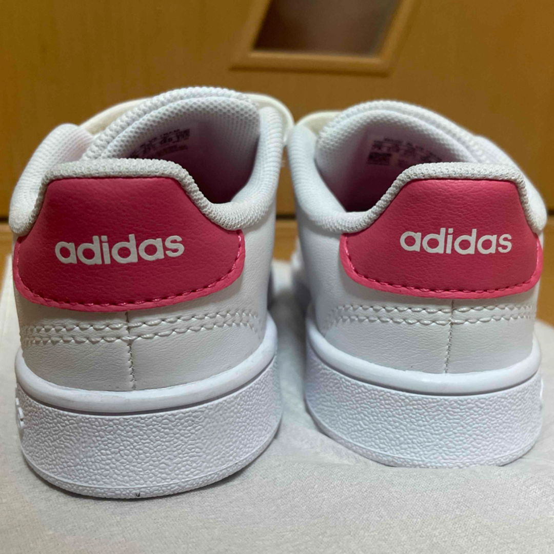 adidas(アディダス)のadidas スニーカー キッズ/ベビー/マタニティのベビー靴/シューズ(~14cm)(スニーカー)の商品写真