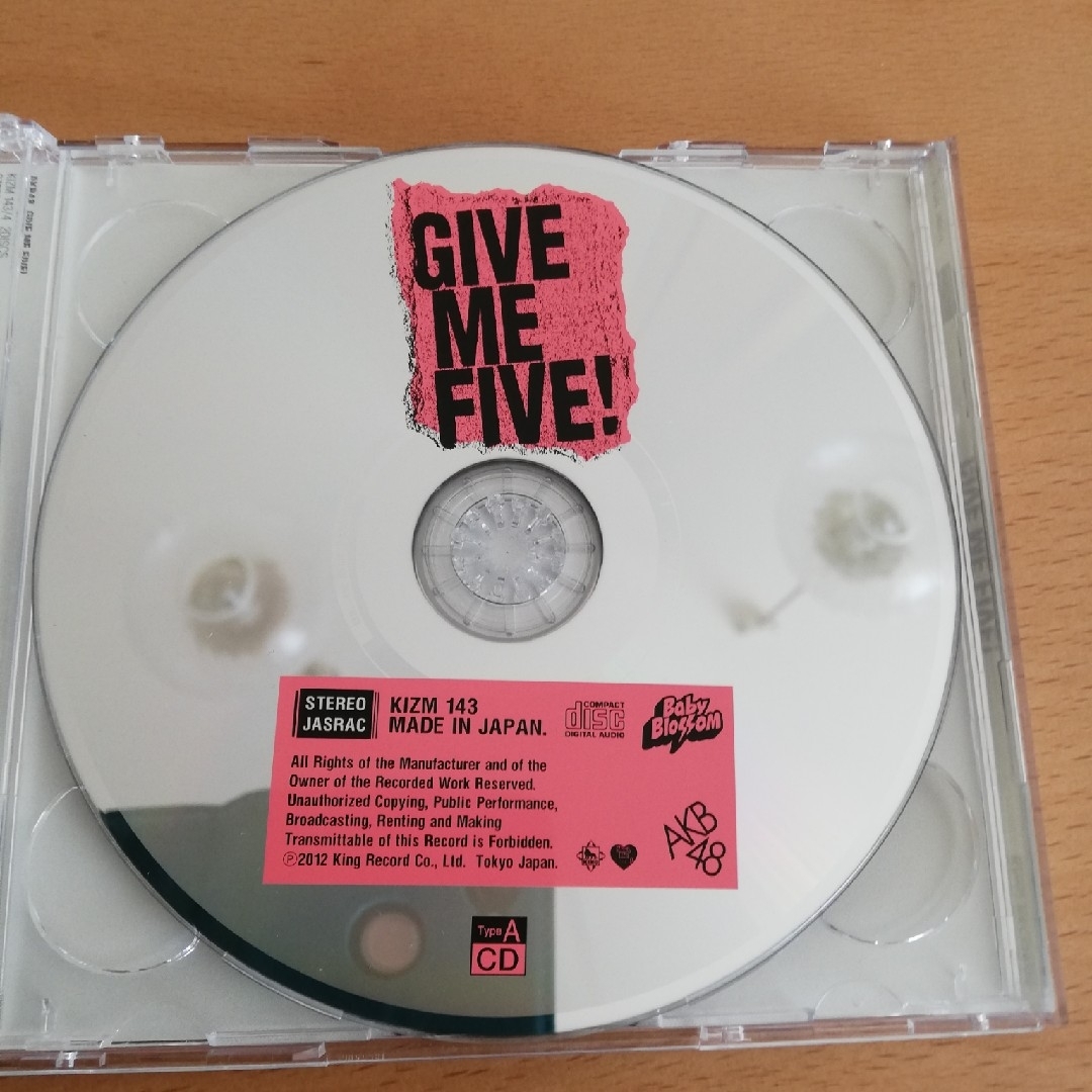 AKB  GIVE ME FIVE！（通常盤/Type-A）AKB48 エンタメ/ホビーのCD(ポップス/ロック(邦楽))の商品写真