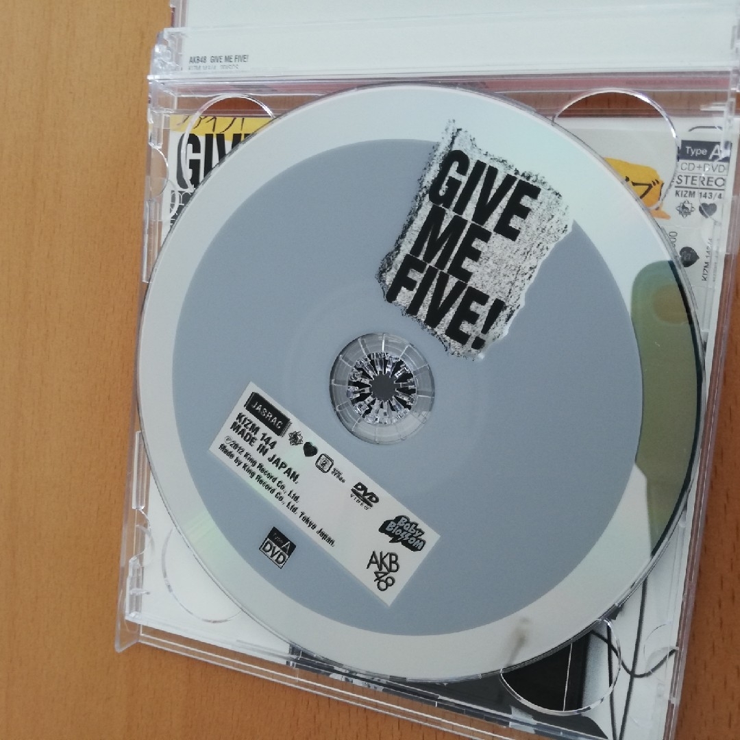 AKB  GIVE ME FIVE！（通常盤/Type-A）AKB48 エンタメ/ホビーのCD(ポップス/ロック(邦楽))の商品写真