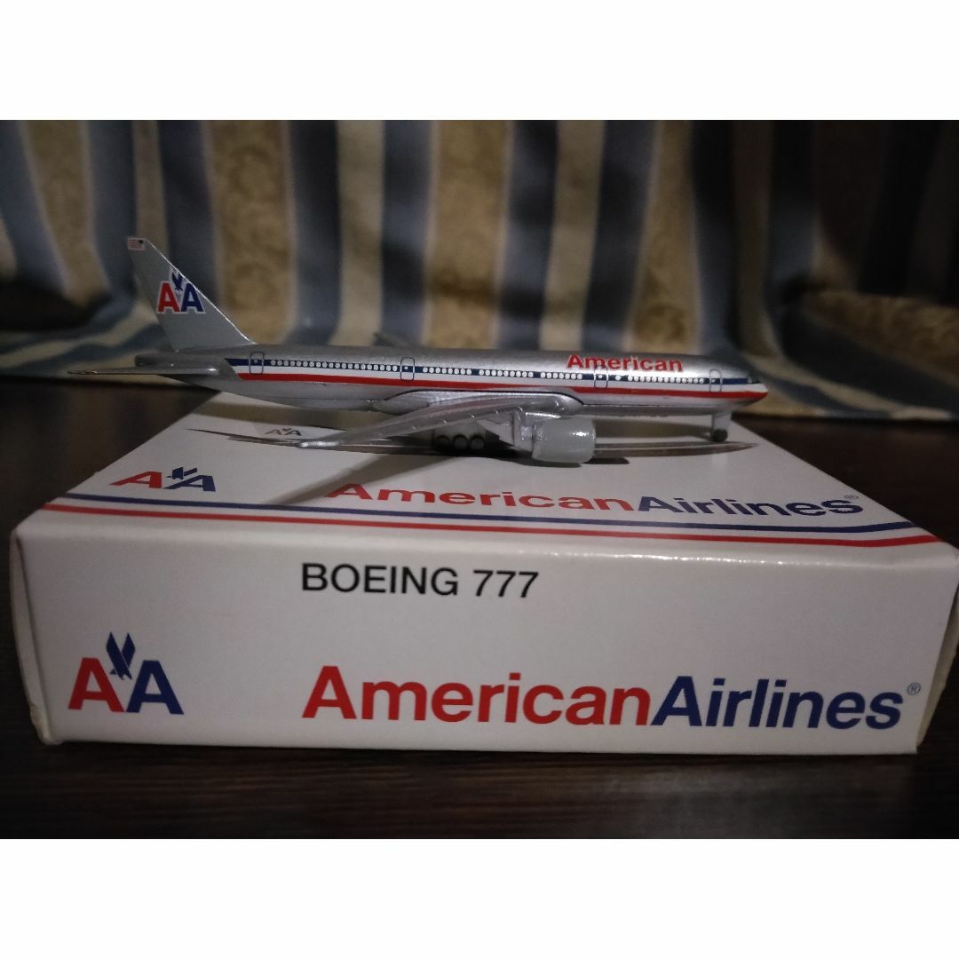 schabak1／600アメリカン航空B777 エンタメ/ホビーのおもちゃ/ぬいぐるみ(模型/プラモデル)の商品写真