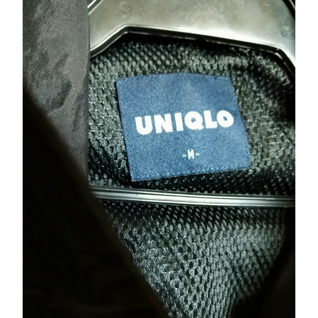 UNIQLO(ユニクロ)のM0303 UNIQLO　ユニクロ　黒　マウンテンパーカー　Mサイズ　スプリング メンズのジャケット/アウター(マウンテンパーカー)の商品写真