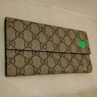 グッチ(Gucci)のGUCCI　 ネオンハート 長財布 ベージュ×グリーン(財布)