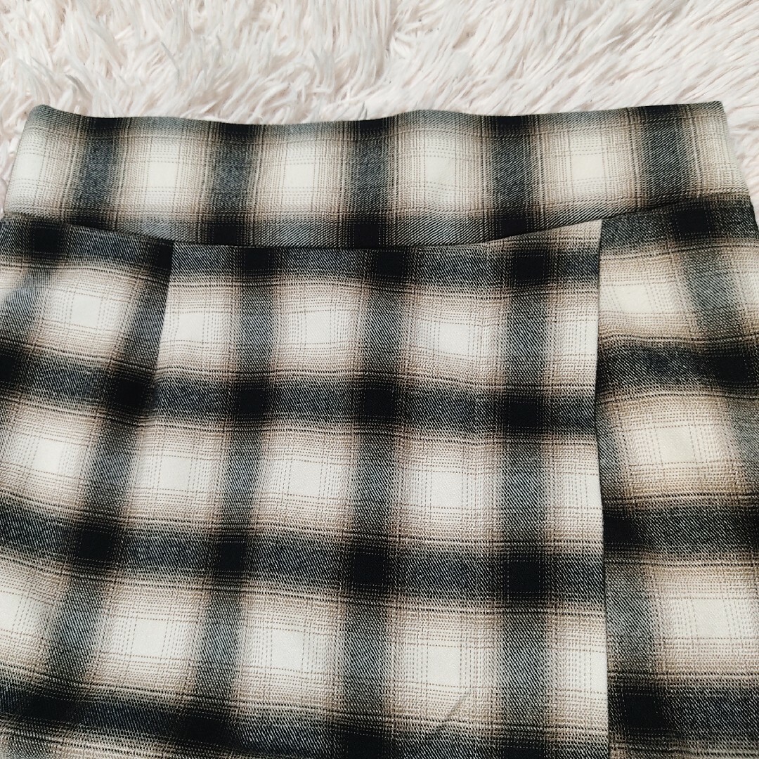 GU(ジーユー)のGU  オンブレチェックナローミディスカート  Ｍサイズ レディースのスカート(ロングスカート)の商品写真