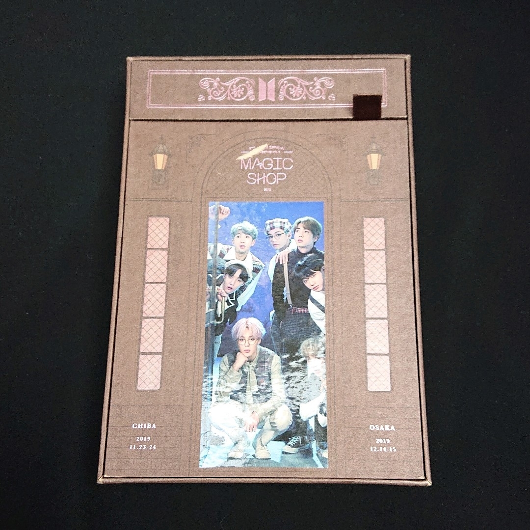 防弾少年団(BTS)(ボウダンショウネンダン)のBTS DVD マジショ『MAGIC SHOP 』日本語字幕付 エンタメ/ホビーのDVD/ブルーレイ(アイドル)の商品写真