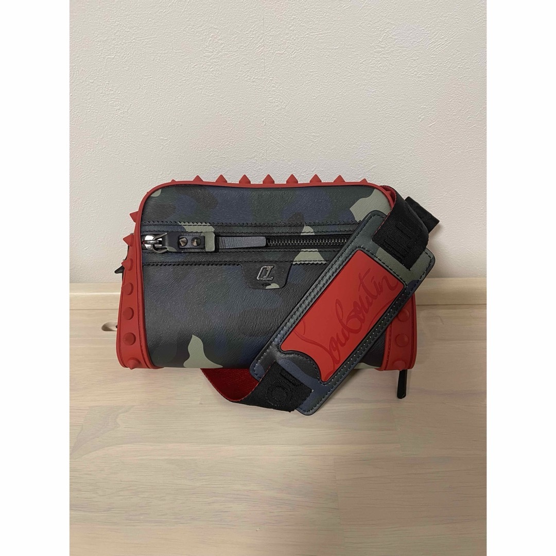 美品】クリスチャンルブタン ショルダーバッグ 美品】クリスチャンルブタン ショルダーバッグ