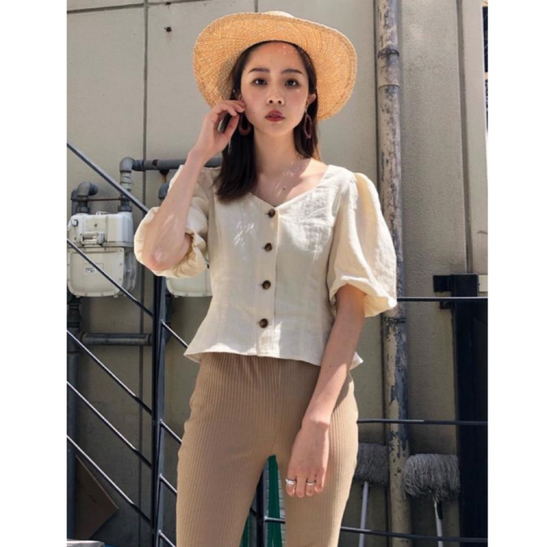 moussy(マウジー)のPUFF SLEEVE TUCK BLOUSE レディースのトップス(シャツ/ブラウス(半袖/袖なし))の商品写真