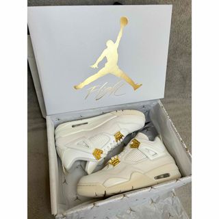 ジョーダン(Jordan Brand（NIKE）)の2024ナイキ ウィメンズ エアジョーダン4 レトロ ホワイト アンド ゴールド(スニーカー)