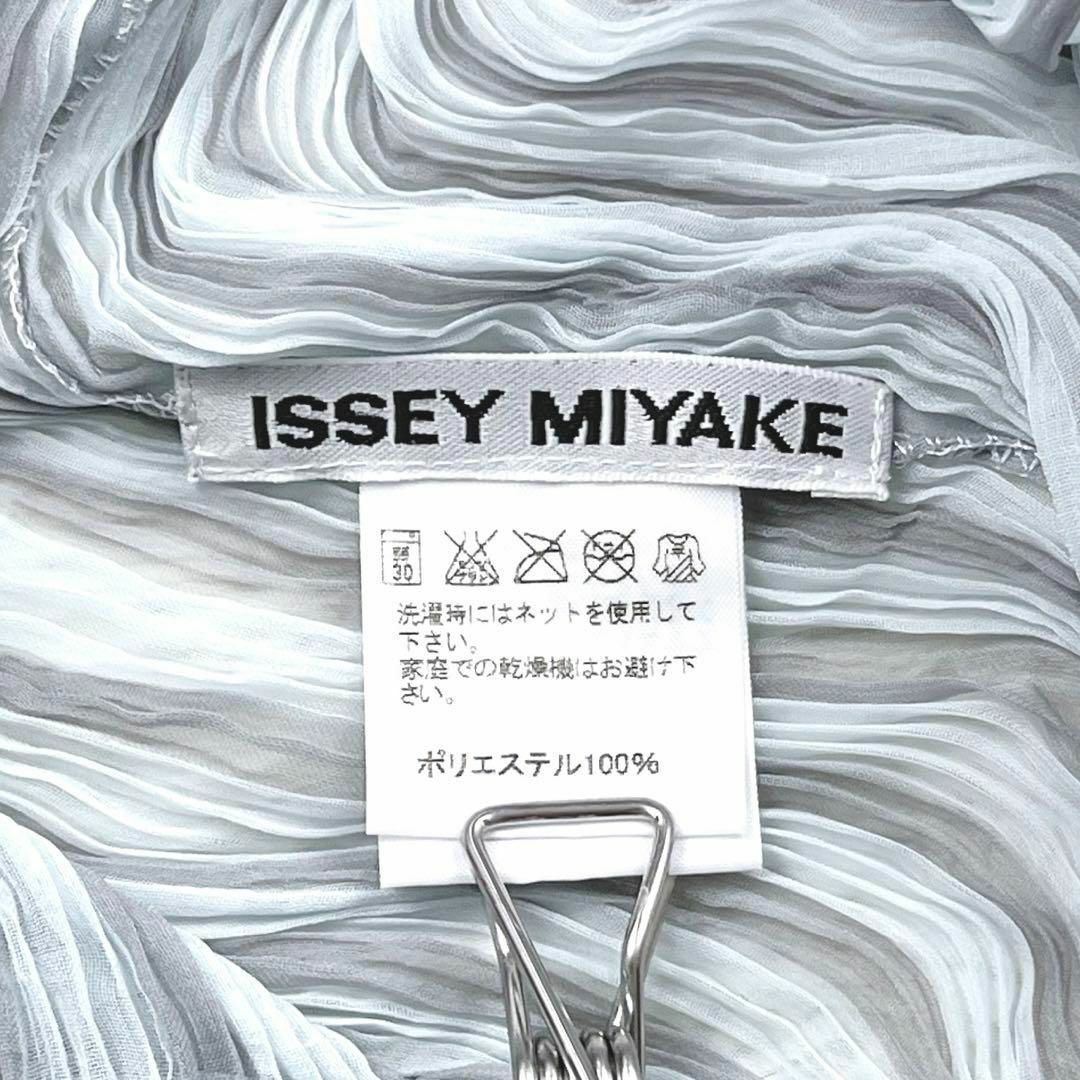 ISSEY MIYAKE(イッセイミヤケ)の美品 ISSEY MIYAKE イッセイミヤケ カットソー ライトブルー グレー レディースのトップス(Tシャツ(半袖/袖なし))の商品写真