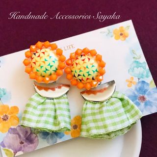 ハンドメイド　ビーズ刺繍ピアス　昭和レトロポップ　アクセサリー　個性的　一点物(ピアス)