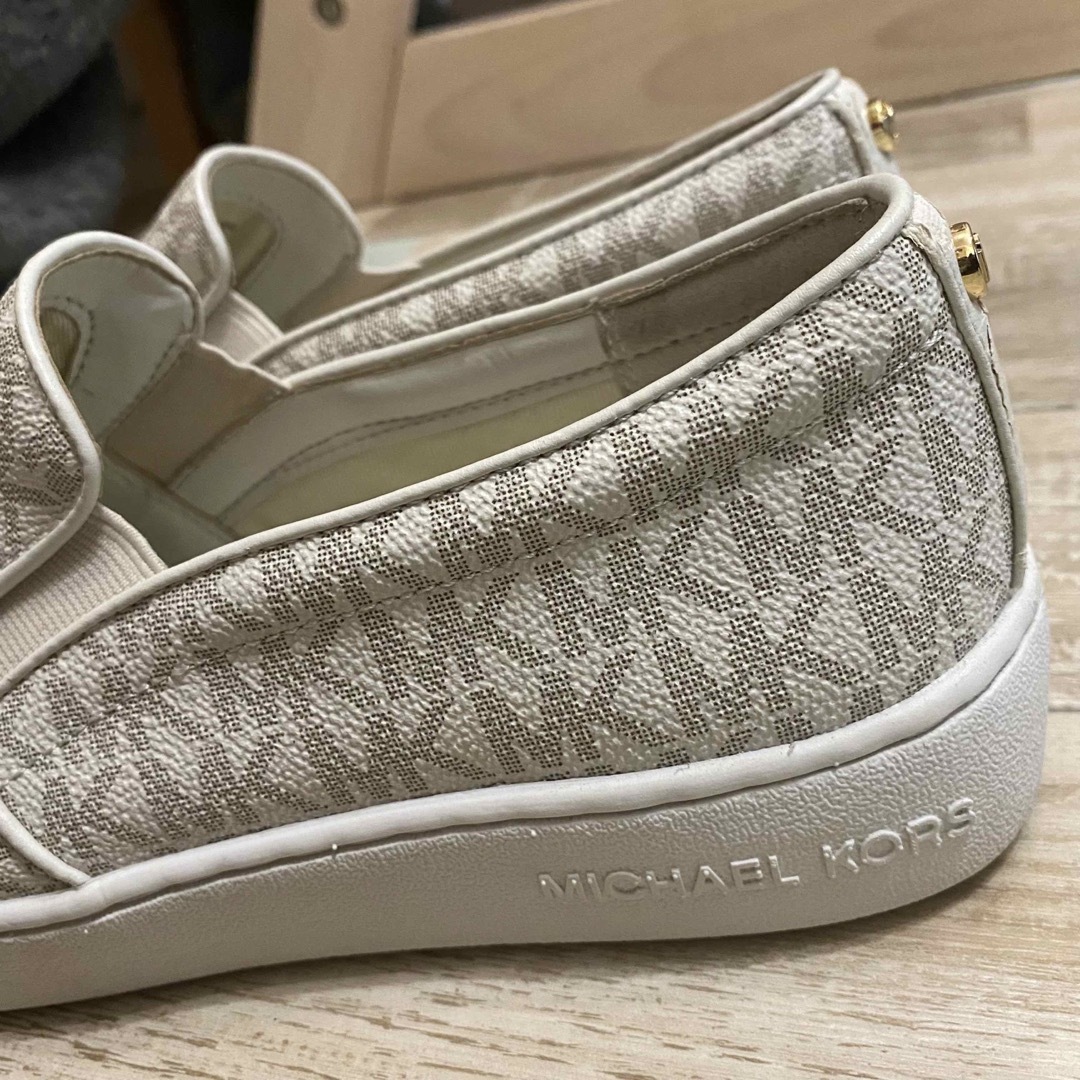 Michael Kors(マイケルコース)のマイケルコース　MICHAELKORS スリッポン　白　24cm レディースの靴/シューズ(スリッポン/モカシン)の商品写真