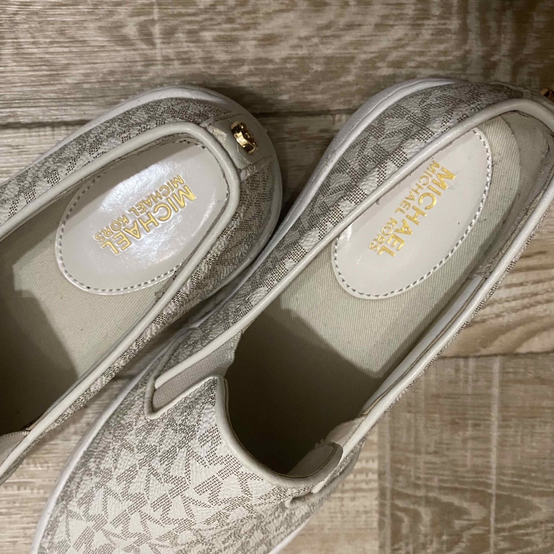 Michael Kors(マイケルコース)のマイケルコース　MICHAELKORS スリッポン　白　24cm レディースの靴/シューズ(スリッポン/モカシン)の商品写真