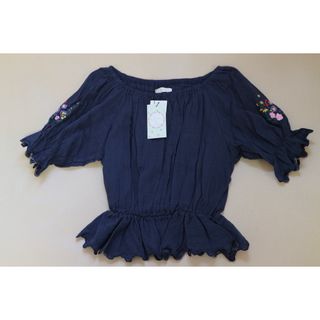 チェリーアン(cherry Ann)の【新品】チェリーアン　オフショルダー刺繍袖ブラウス　ネイビー　タグ付き　春服(シャツ/ブラウス(長袖/七分))