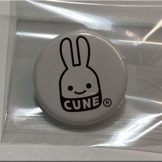 キューン(CUNE)のCUNE   うさぎ　缶バッジ　白(バッジ/ピンバッジ)