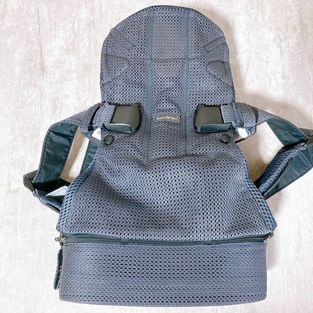 BABYBJORN(ベビービョルン)の美品　ベビービョルン　抱っこ紐　メッシュ　ワンカイエアー　アンスラサイト　新生児 キッズ/ベビー/マタニティの外出/移動用品(抱っこひも/おんぶひも)の商品写真