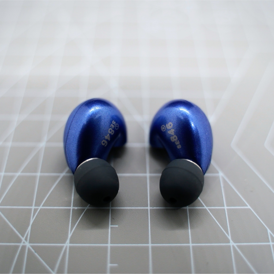青 DIY SE846 純正希少ユニット使用 (超高評価アップグレード12BA) 青 DIY SE846 純正希少ユニット使用 (超高評価アップグレード12BA)