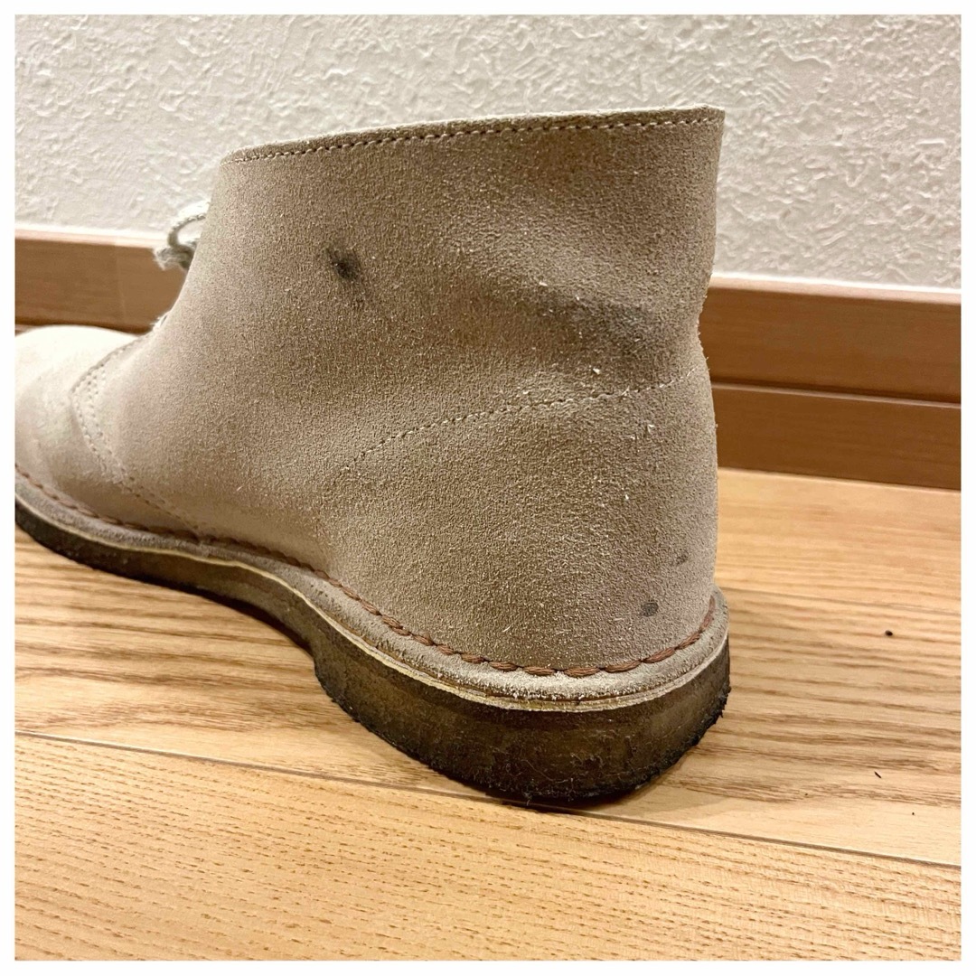 Clarks(クラークス)のClarks　クラークス　デザートブーツ　ベージュ　UK7 1/2  P26㎝ メンズの靴/シューズ(ブーツ)の商品写真