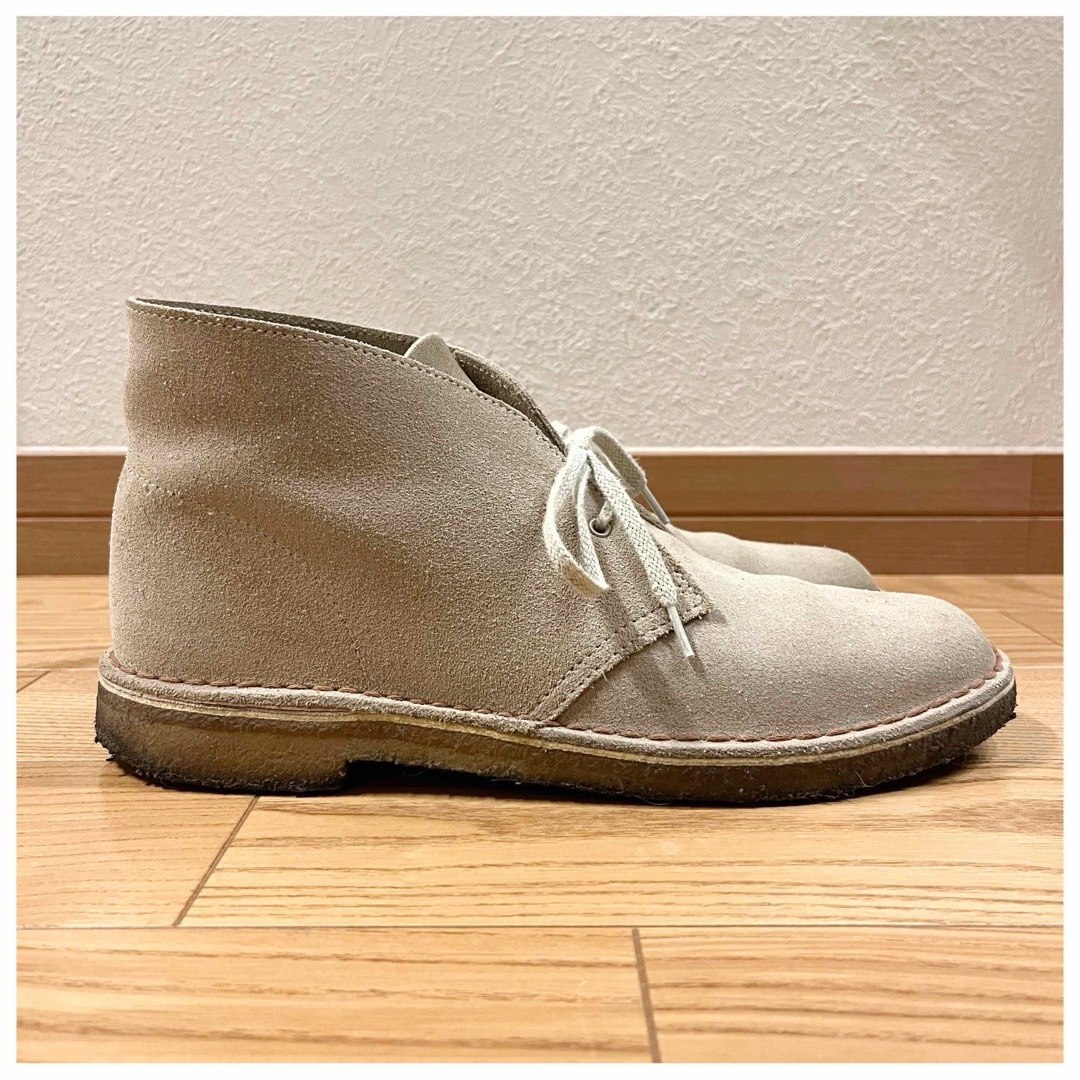 Clarks(クラークス)のClarks　クラークス　デザートブーツ　ベージュ　UK7 1/2  P26㎝ メンズの靴/シューズ(ブーツ)の商品写真