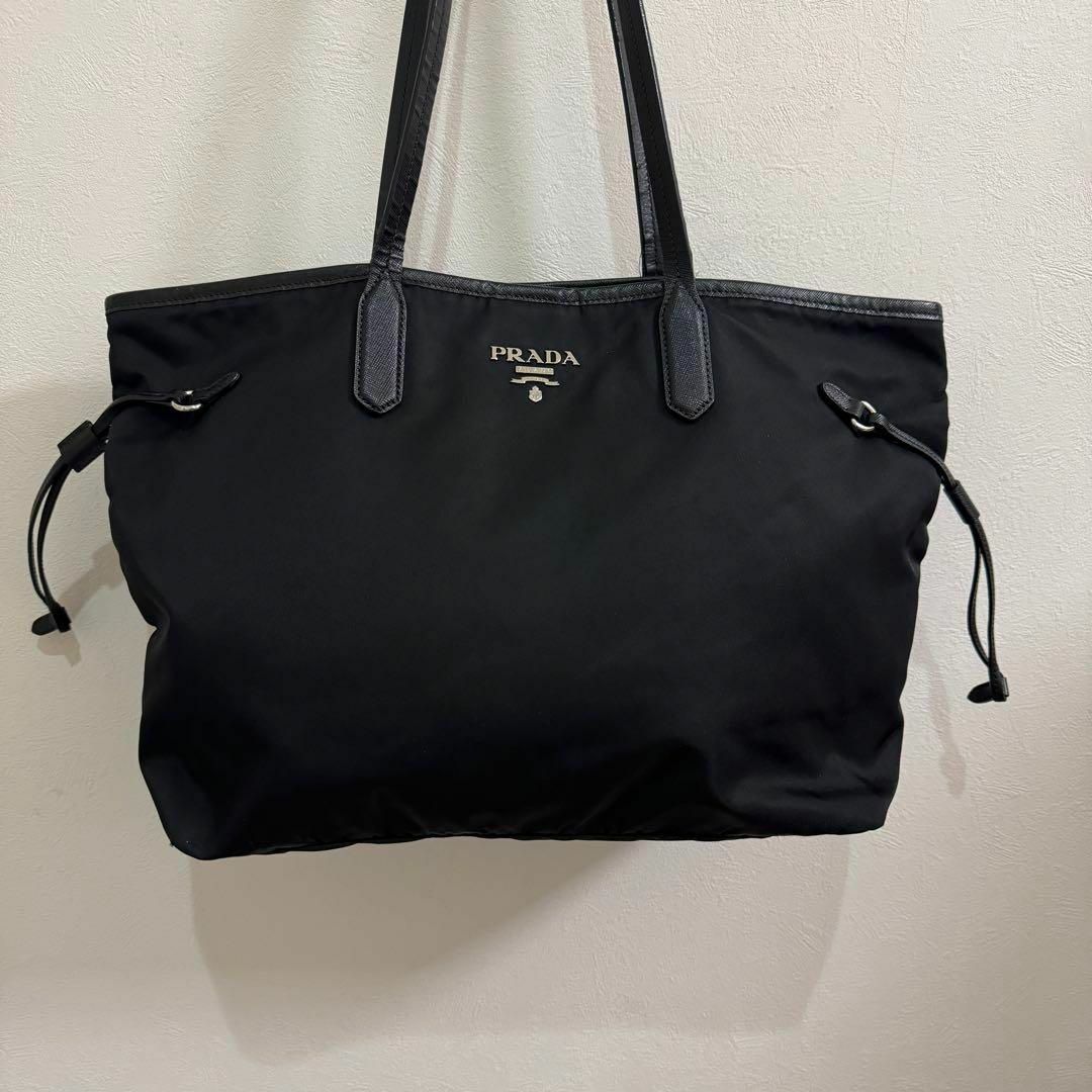 PRADA(プラダ)のくうに様PRADA  プラダ　トートバッグ　A4収納可　ナイロン　レザー　肩掛け レディースのバッグ(トートバッグ)の商品写真