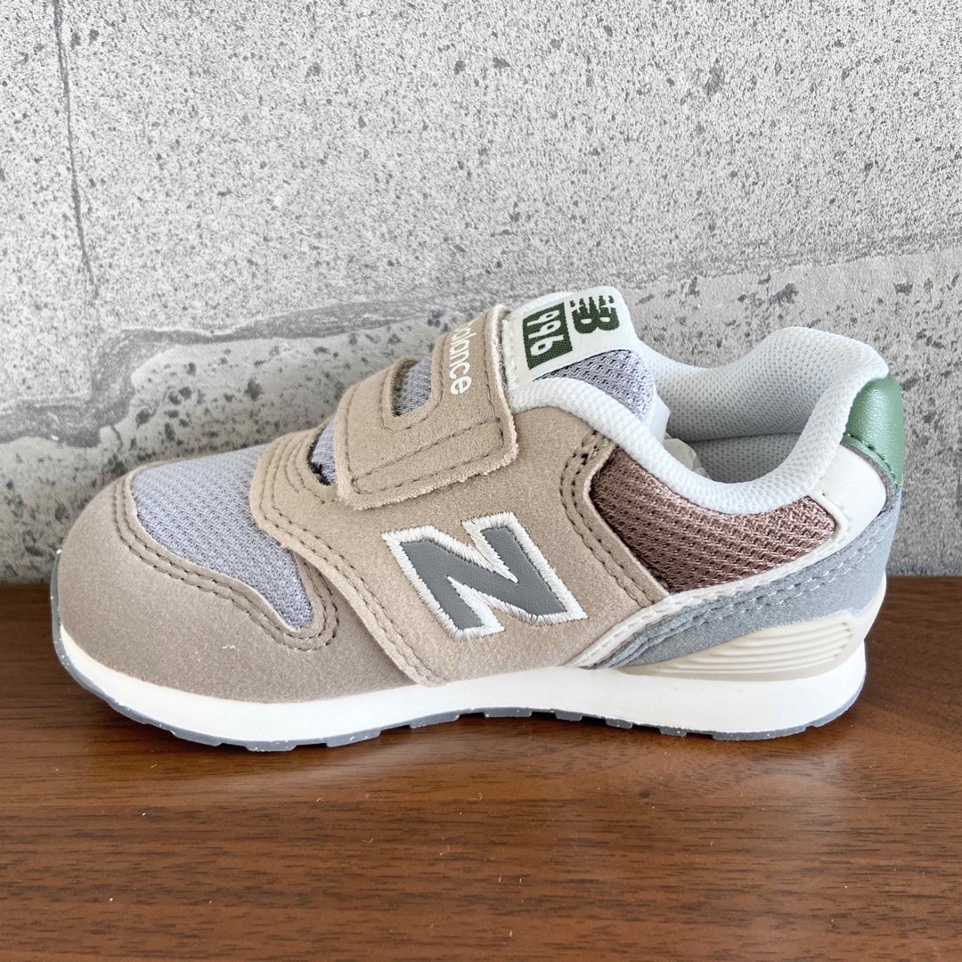 New Balance(ニューバランス)の【新品】14.5センチ ブラウン×グリーン ニューバランス スニーカー キッズ キッズ/ベビー/マタニティのベビー靴/シューズ(~14cm)(スニーカー)の商品写真