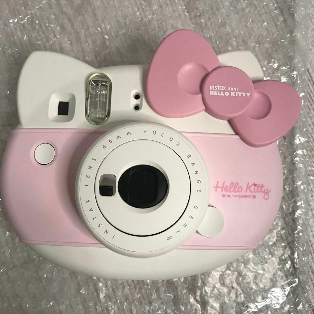 富士フイルム(フジフイルム)の極美品instax mini HELLO KITTY キティ チェキ　ピンク スマホ/家電/カメラのカメラ(フィルムカメラ)の商品写真