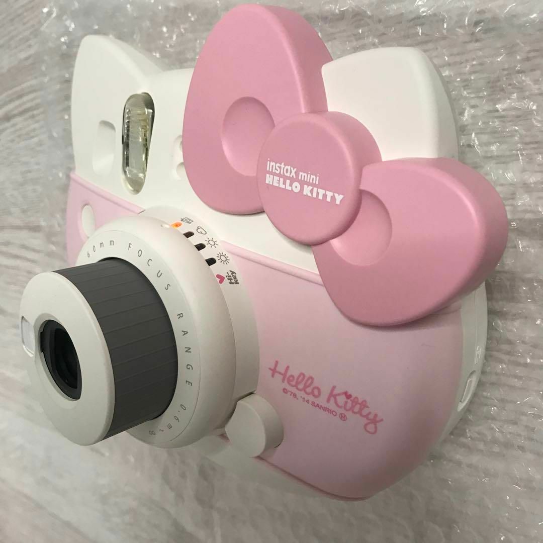 富士フイルム(フジフイルム)の極美品instax mini HELLO KITTY キティ チェキ　ピンク スマホ/家電/カメラのカメラ(フィルムカメラ)の商品写真