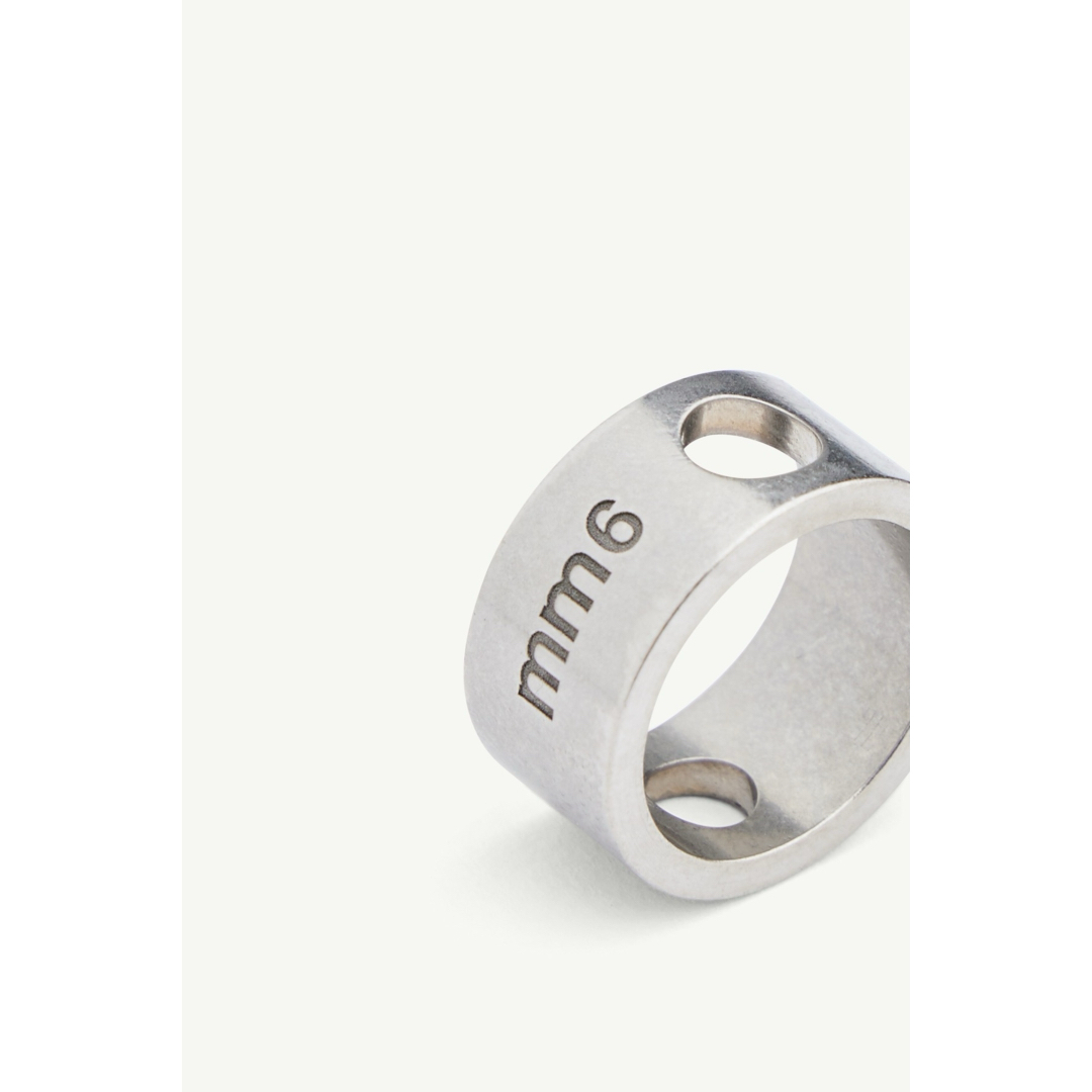 MM6(エムエムシックス)の新品 MM6 メゾンマルジェラ シルバー リング 指輪 ナンバーロゴ 10.5号 レディースのアクセサリー(リング(指輪))の商品写真