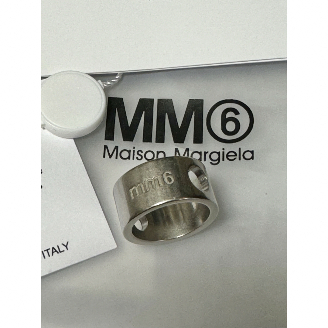 MM6(エムエムシックス)の新品 MM6 メゾンマルジェラ シルバー リング 指輪 ナンバーロゴ 10.5号 レディースのアクセサリー(リング(指輪))の商品写真