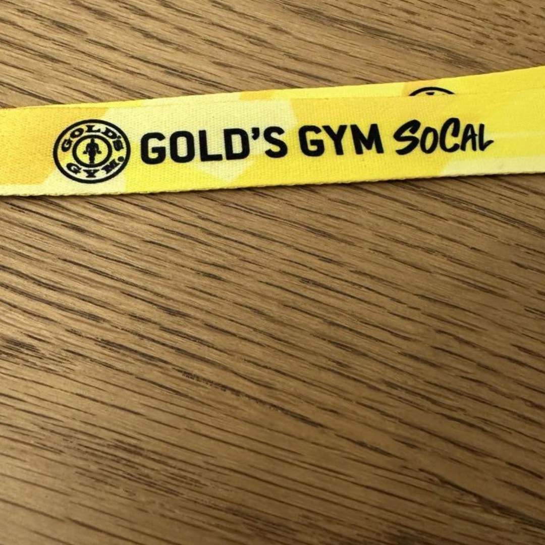 GOLD'S GYM(ゴールドジム)のGOLD‘S GYM ゴールドジム　南カルフォルニア地域限定　ネックストラップ スポーツ/アウトドアのトレーニング/エクササイズ(トレーニング用品)の商品写真