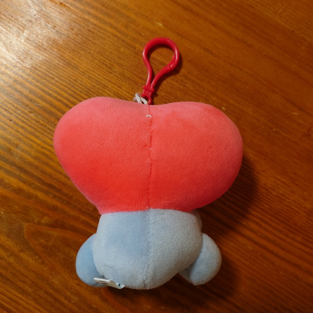 bt21 TATA マスコット　キーホルダー エンタメ/ホビーのおもちゃ/ぬいぐるみ(キャラクターグッズ)の商品写真