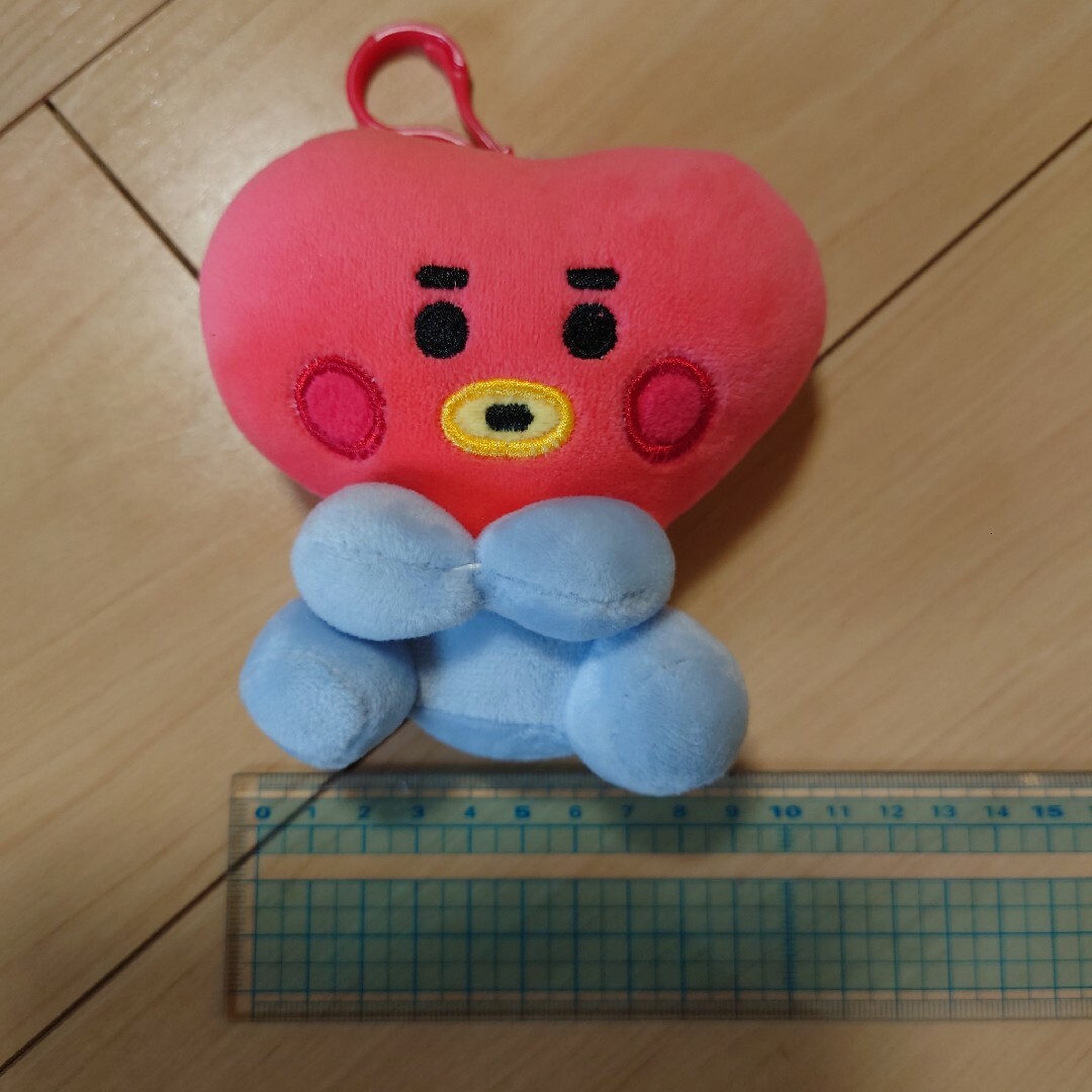 bt21 TATA マスコット　キーホルダー エンタメ/ホビーのおもちゃ/ぬいぐるみ(キャラクターグッズ)の商品写真