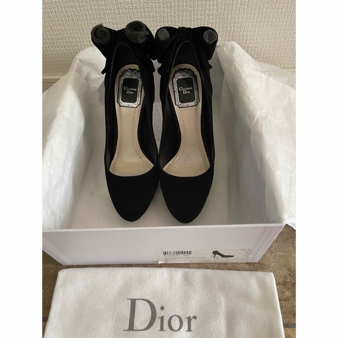 Christian Dior(クリスチャンディオール)のChristian Dior リボンスウェードパンプス 黒 サイズ35 レディースの靴/シューズ(ハイヒール/パンプス)の商品写真